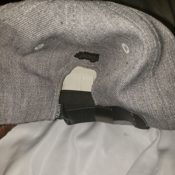 TrukFit mens 100% Authentic Adjustable Strapback Gray‎ logo camper hat - Picture 4 of 4